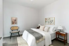 1 chambre + 1 salle de bain + balcon