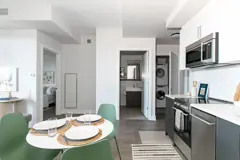 1 chambre + 1 salle de bain + balcon